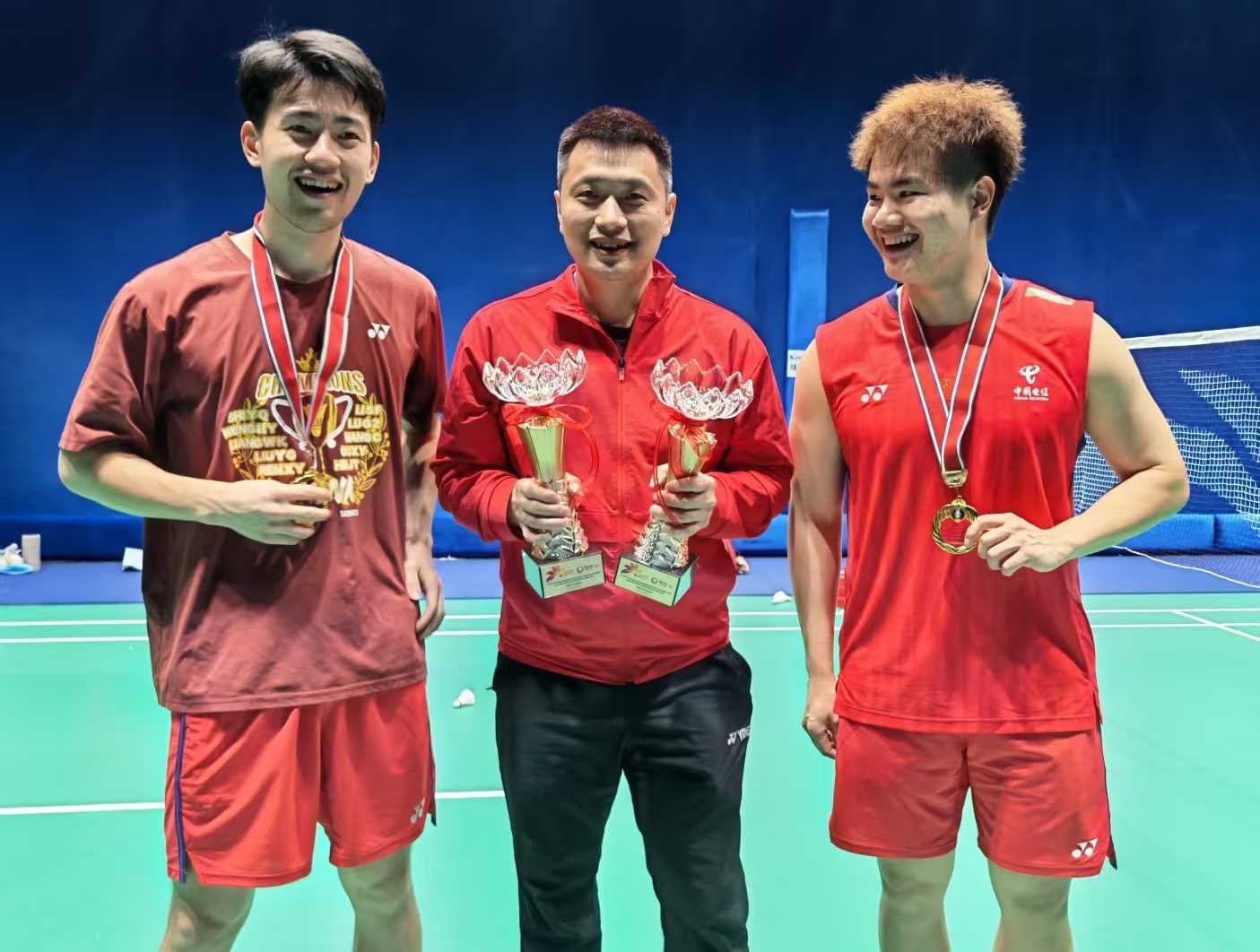 他们扣球时, src