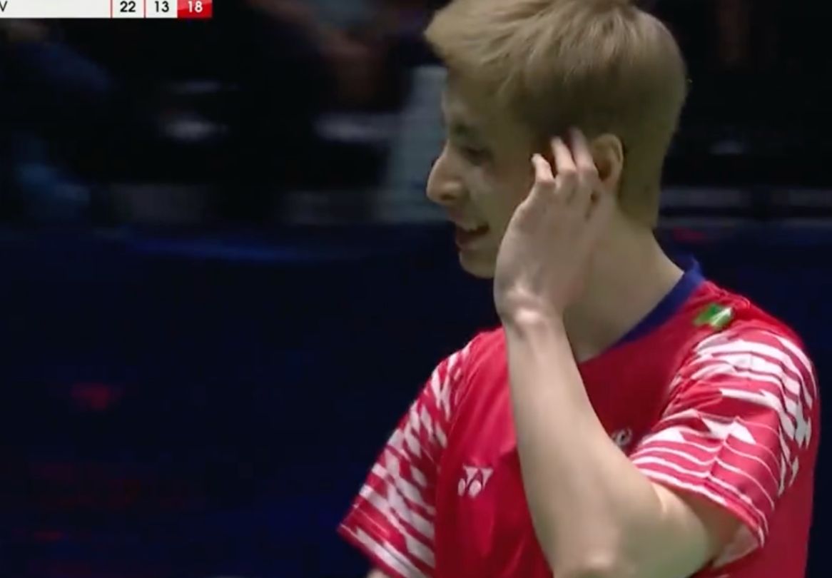 艰难拿下, 裁来擦地