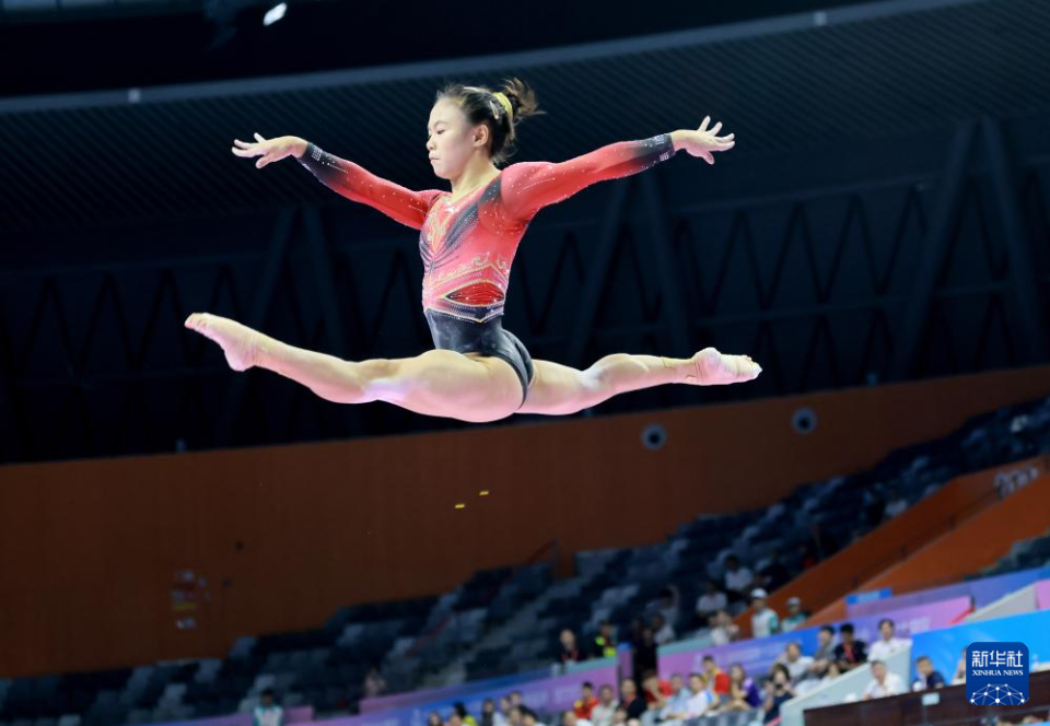 秦心怡在平, 子体操队, 刘春林摄 秦心怡在平, 子体操队, 刘春林摄